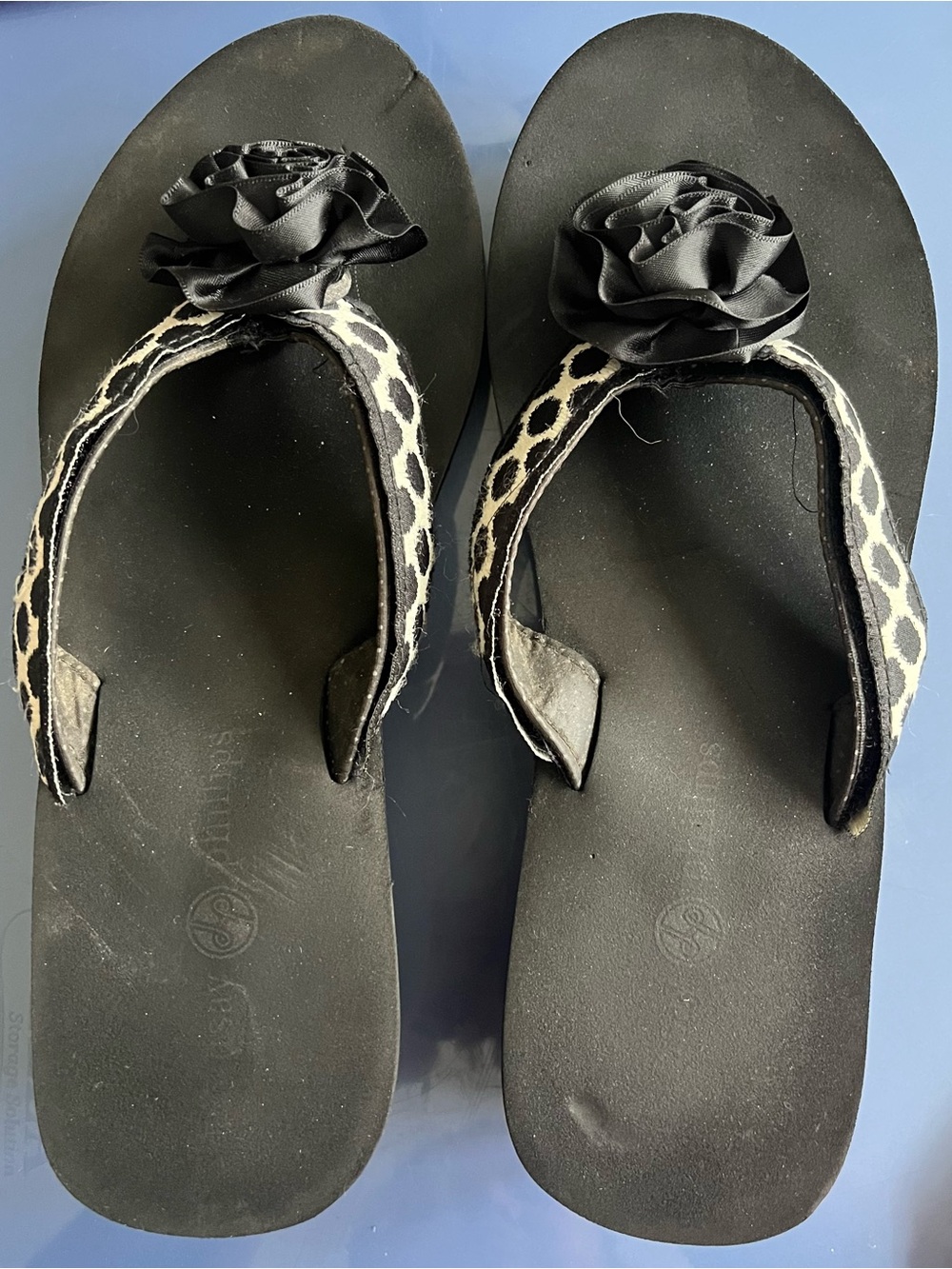 Lindsay Phillips Black Switch Flops Women’s Size Medium (US 7/8)